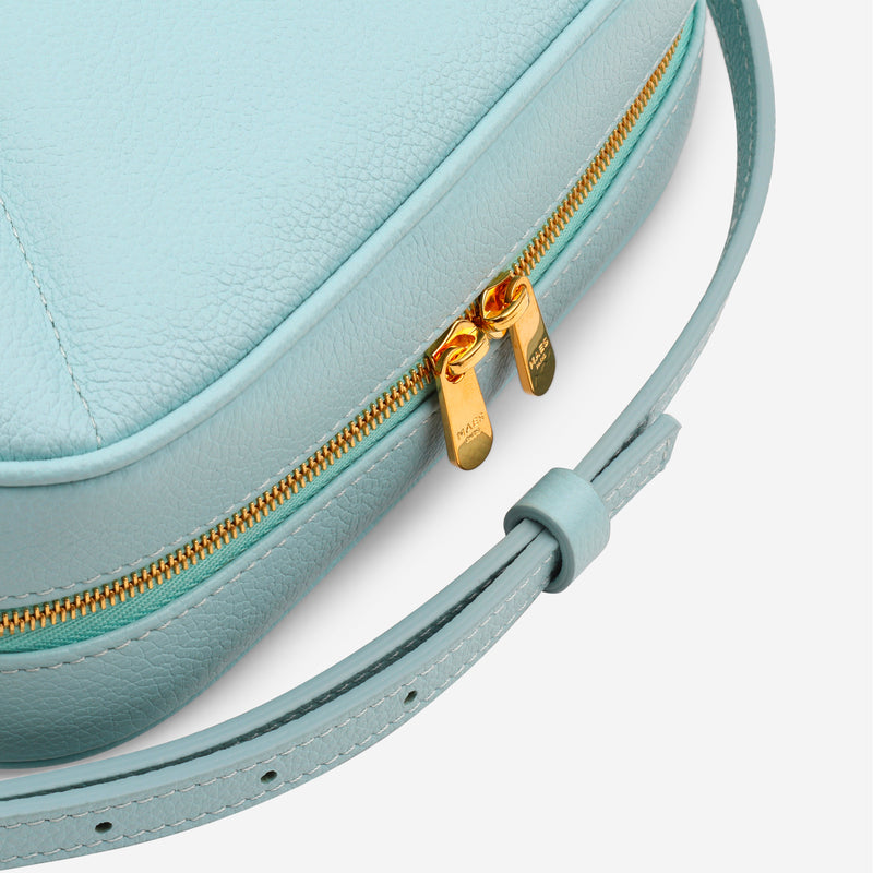 Zoom sur la fermeture éclair du sac à main M1_03 en cuir de vachette upcyclé couleur céladon [color:celadon,céladon]